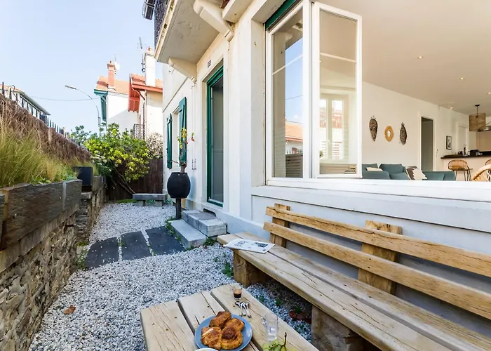 Aloe Keyweek Architect With Terrace And Garage 비아히쯔